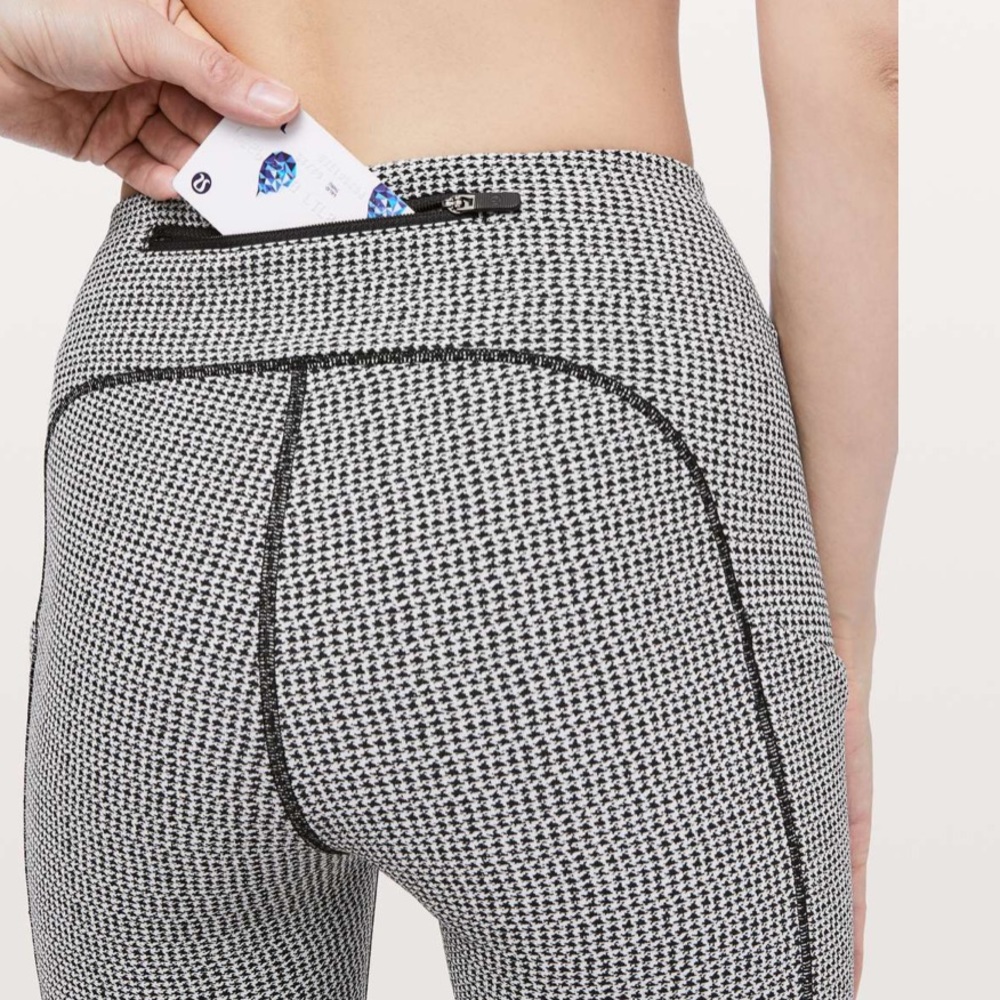 Lululemon Size 4 Speed Up Tight 28 Teeny Tooth Black White - Picture 8 of 9